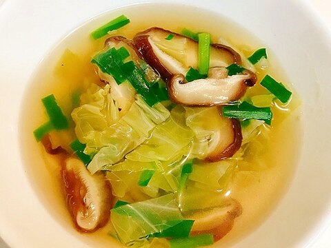 椎茸とニラとキャベツの☆要するに残り物の中華スープ